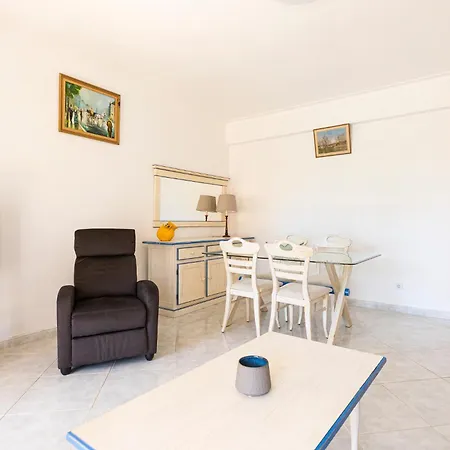 Solar Do Vau 2 Bed With Pool, Short Walk To Beach!